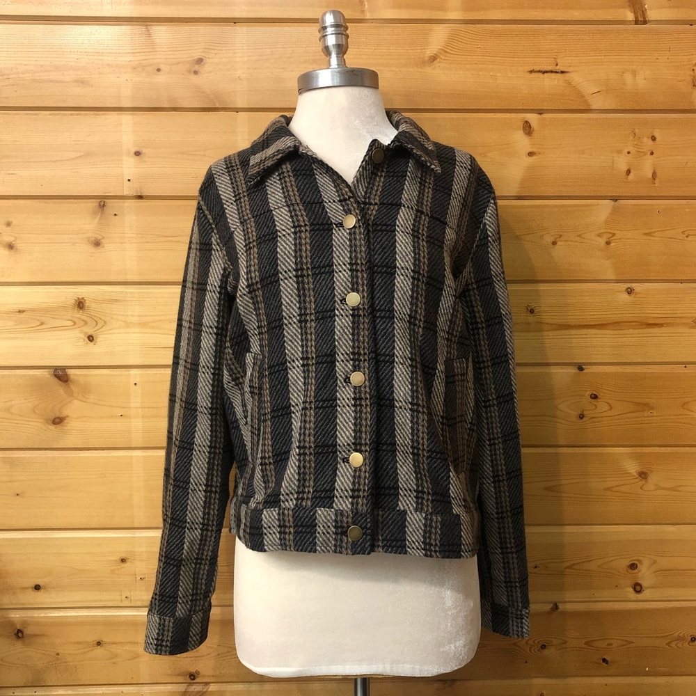 BROWN STRIPE BUTTON JACKET